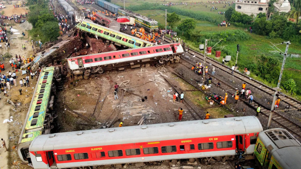 Odisha Train Tragedy आधी भारतात झालेले मोठे रेल्वे अपघात
