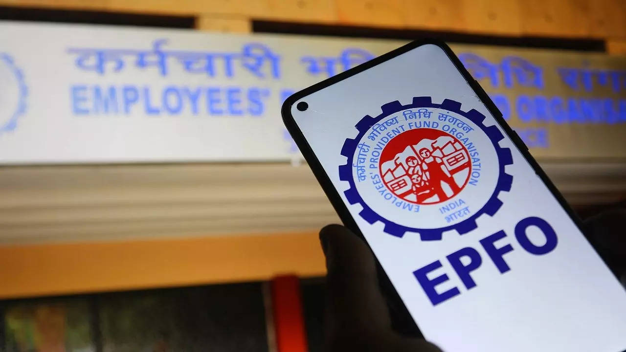 epfo interest rate may reduce in future